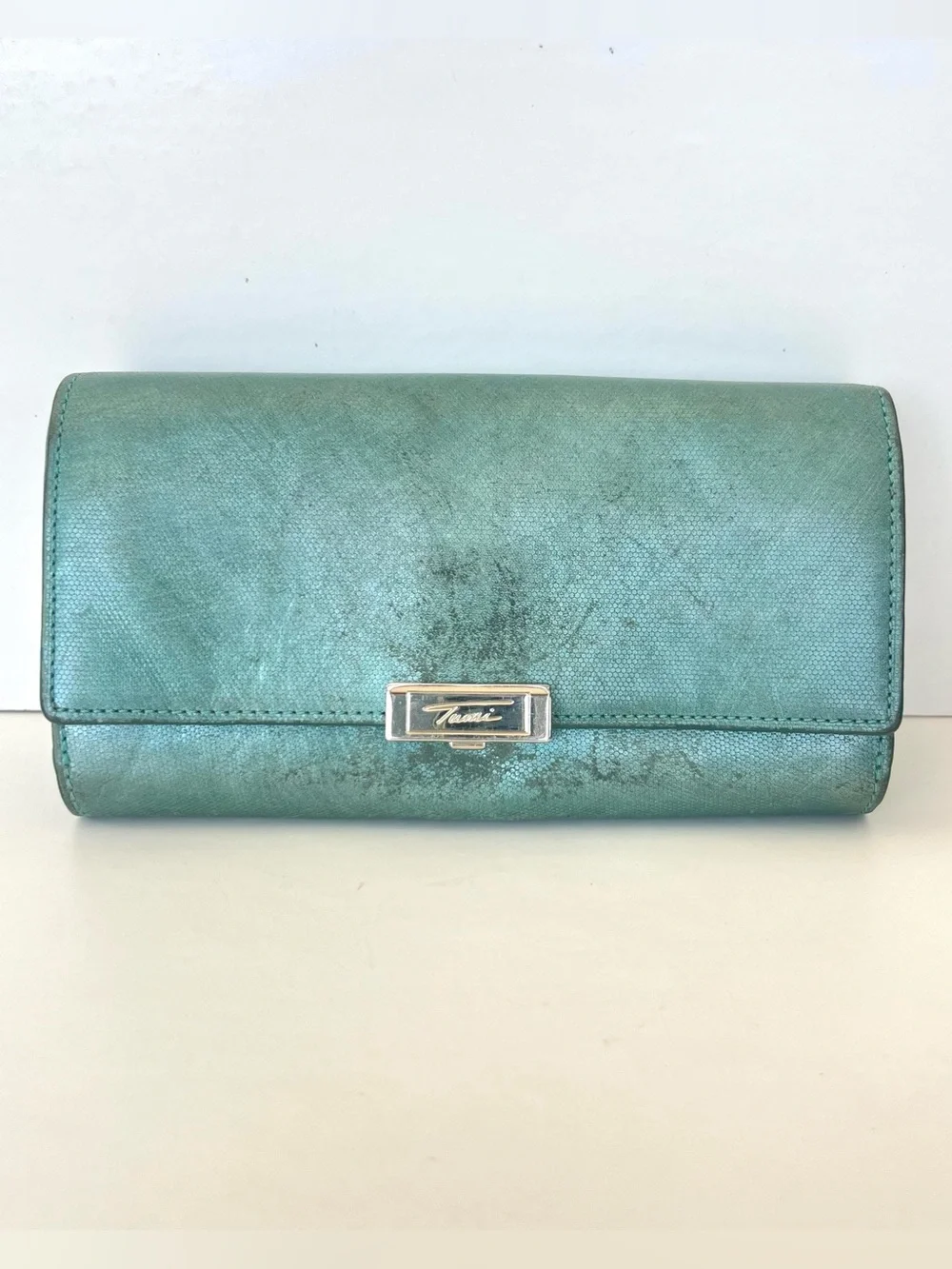 TUMI Sage Shimmer Green Leather Flap Closure Dual Compartment Spacious Wallet